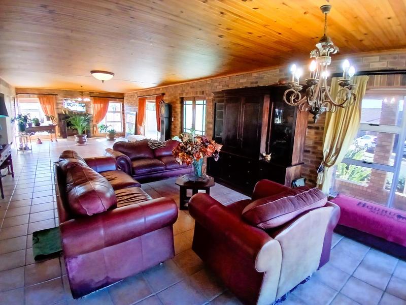 5 Bedroom Property for Sale in Stilbaai Wes Western Cape